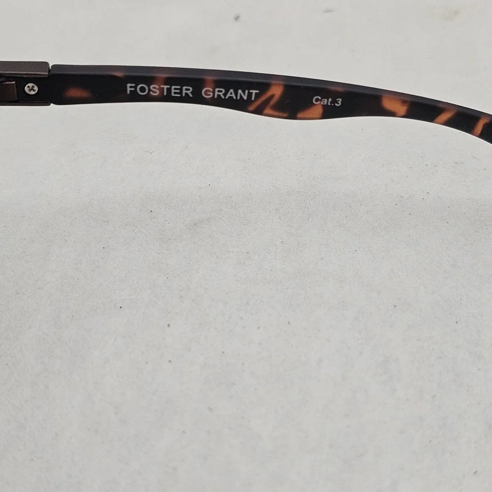 Foster Grant Lot Of 2 Womens Sunglasses Cat Eye Tortoise Glossy Black Gold Trim